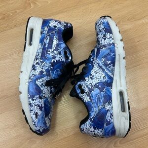 Gently used floral Nike Airmax limited edition (US 6.5)
